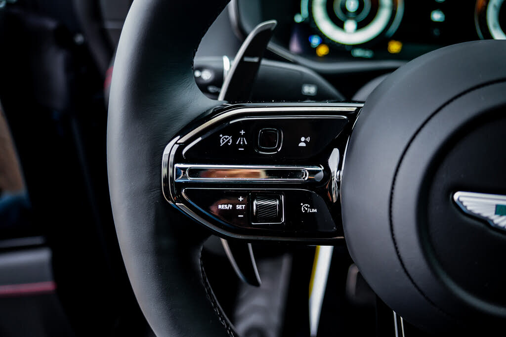 2025 Aston Martin DBX