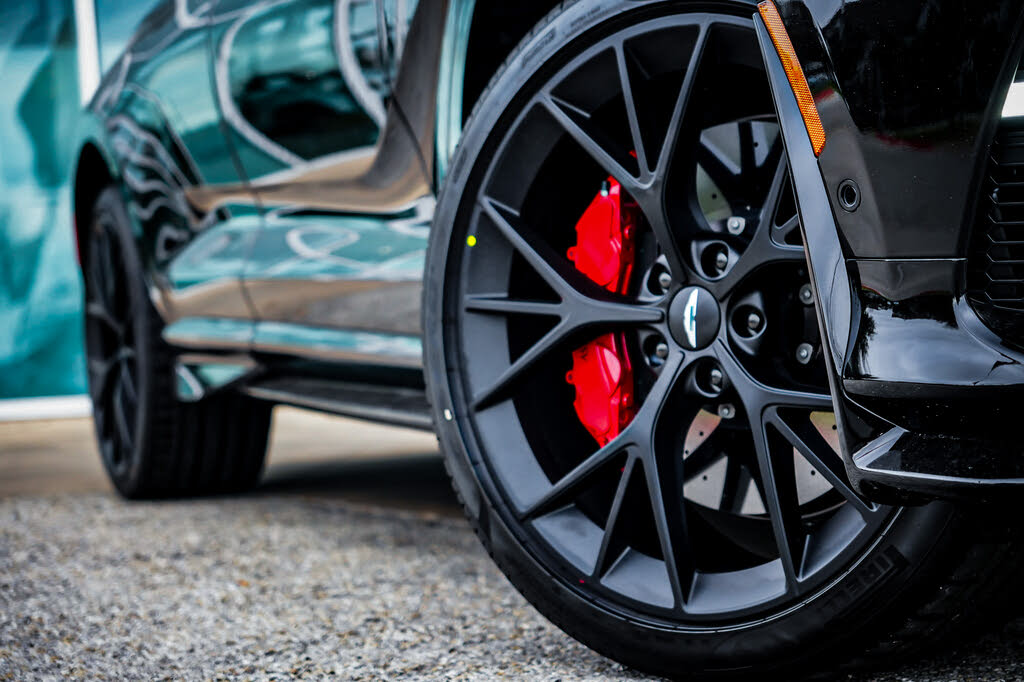 2025 Aston Martin DBX