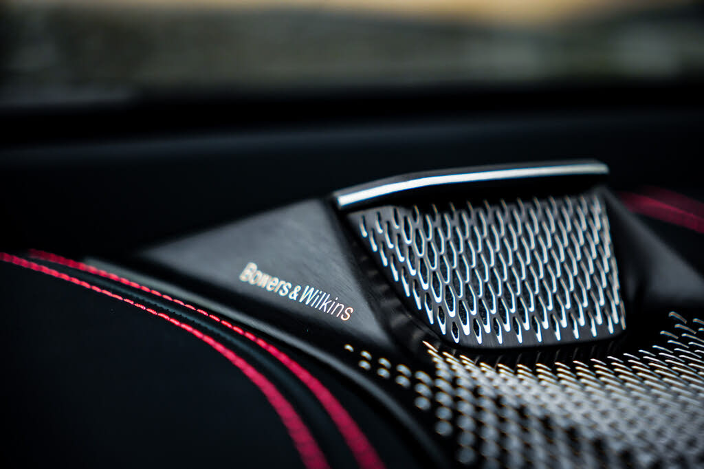 2025 Aston Martin DBX