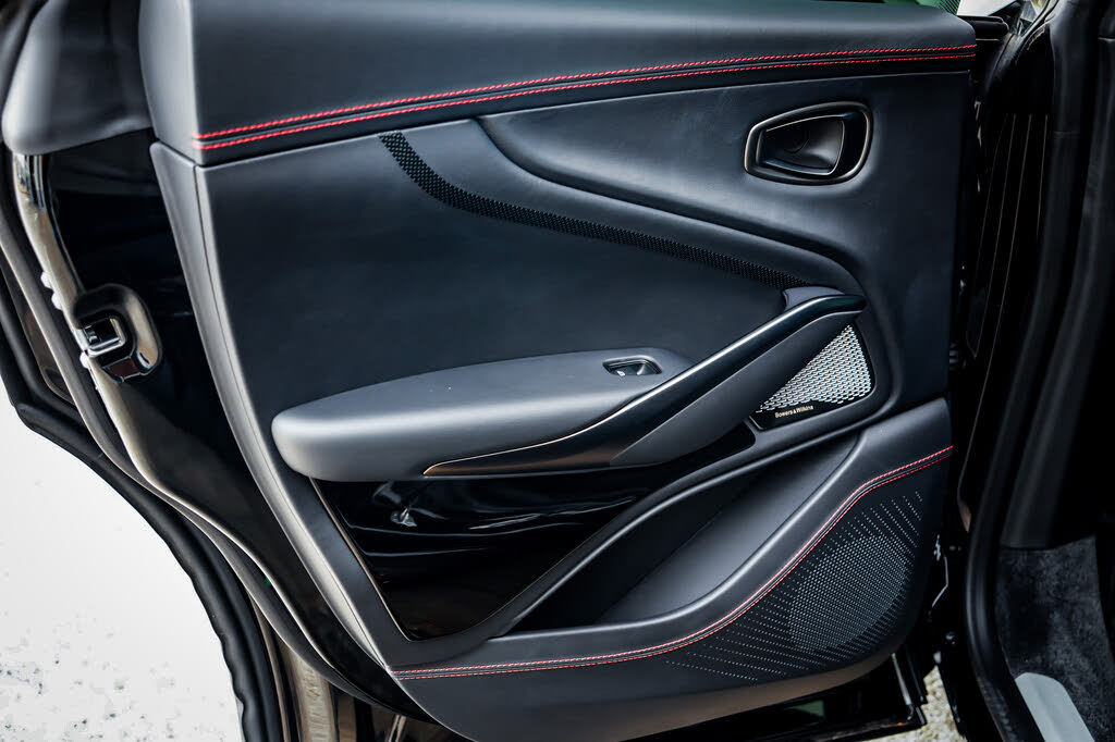 2025 Aston Martin DBX
