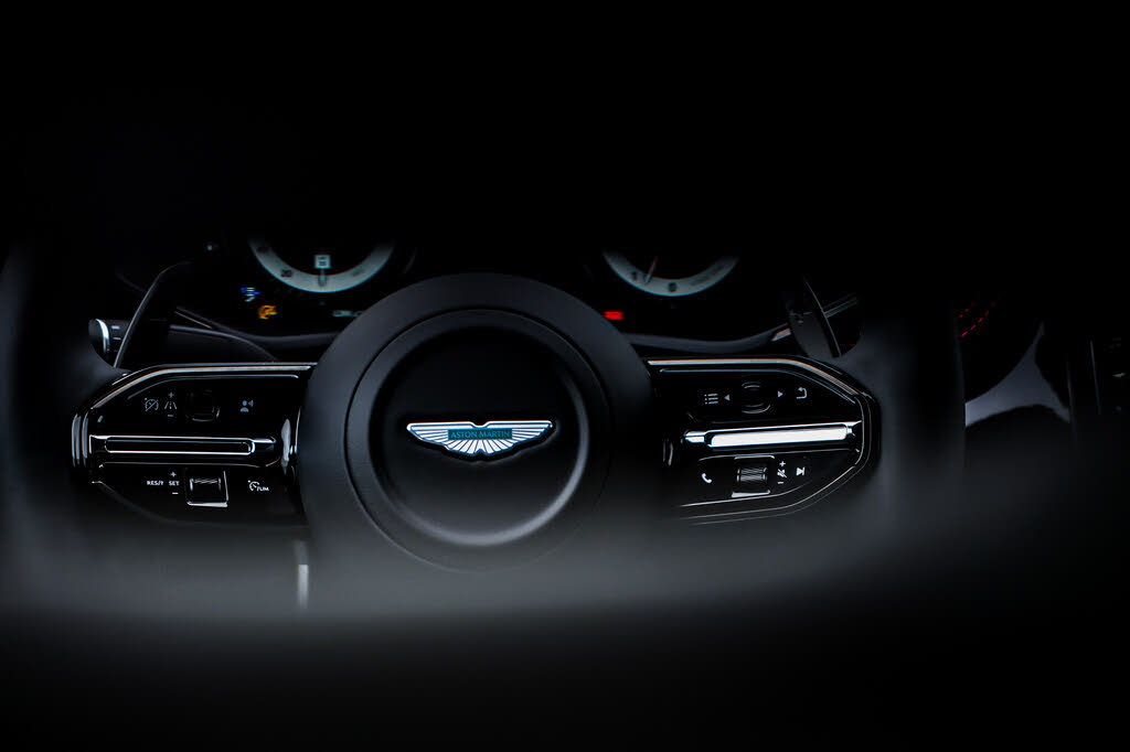 2025 Aston Martin DBX