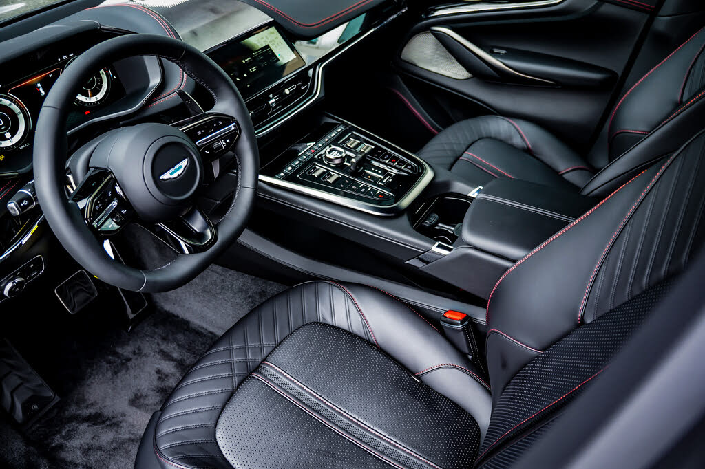 2025 Aston Martin DBX