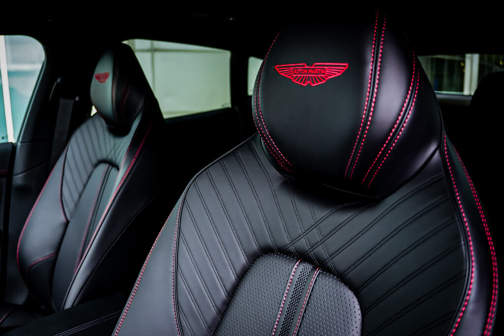 2025 Aston Martin DBX