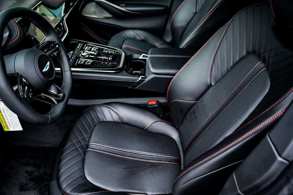 2025 Aston Martin DBX