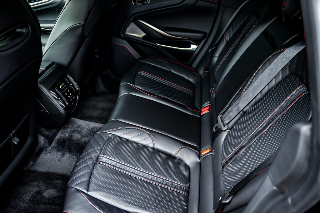 2025 Aston Martin DBX