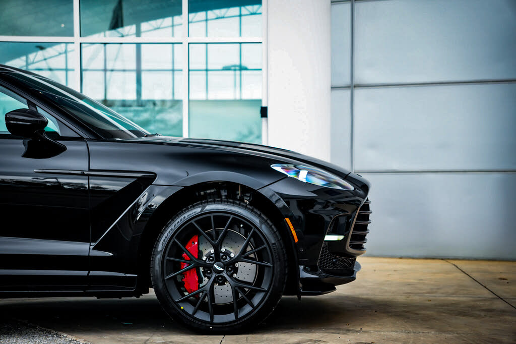 2025 Aston Martin DBX