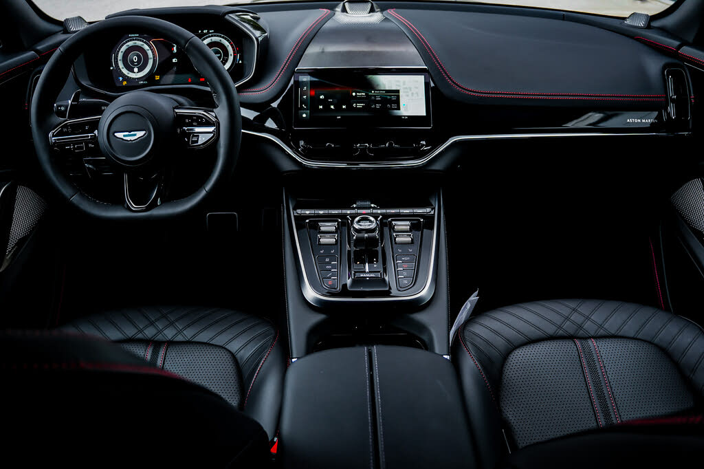 2025 Aston Martin DBX