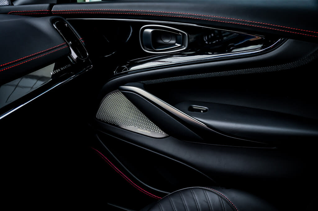 2025 Aston Martin DBX