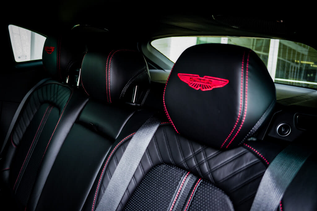 2025 Aston Martin DBX