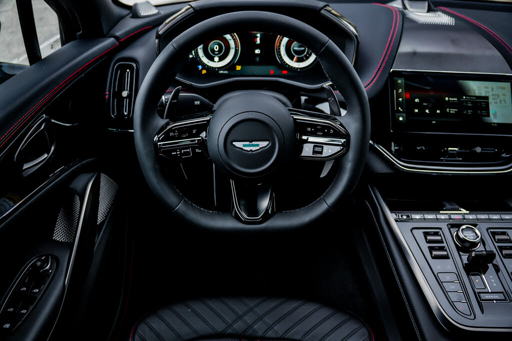 2025 Aston Martin DBX