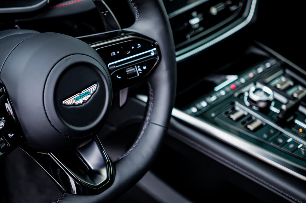 2025 Aston Martin DBX