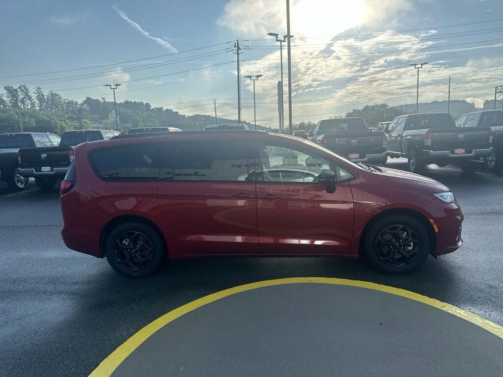 2024 Chrysler Pacifica Plug-In Hybrid