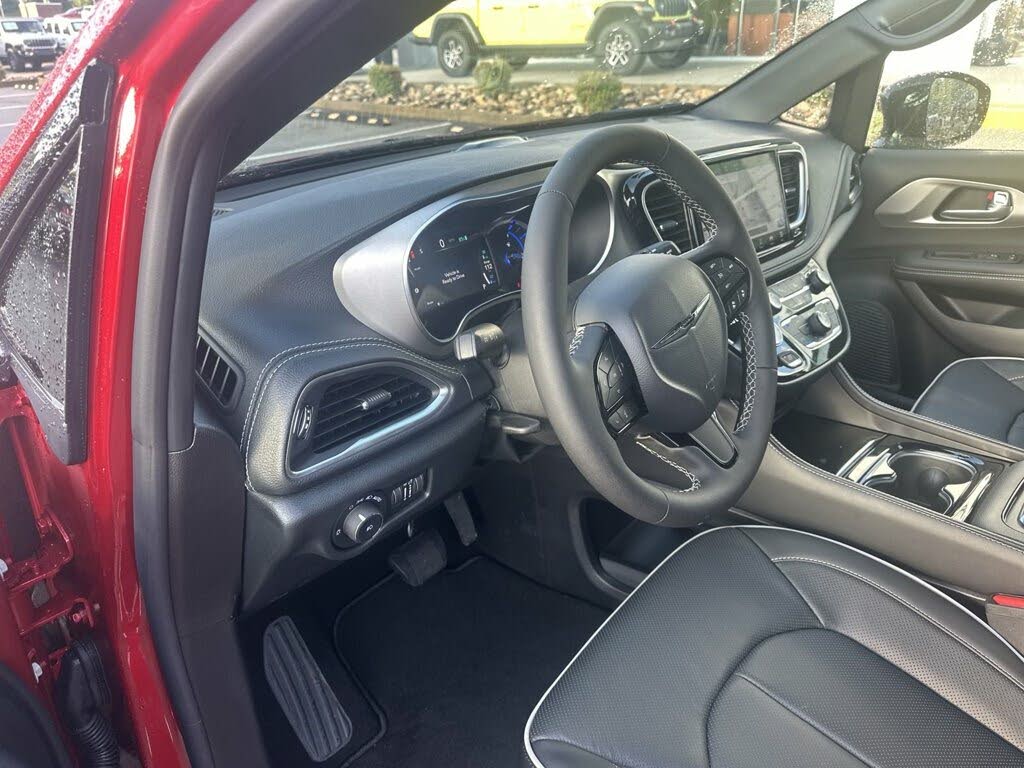 2024 Chrysler Pacifica Plug-In Hybrid