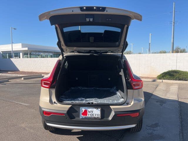 2025 Volvo XC40