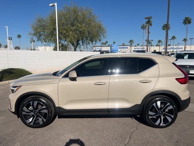 2025 Volvo XC40