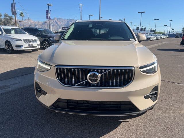 2025 Volvo XC40