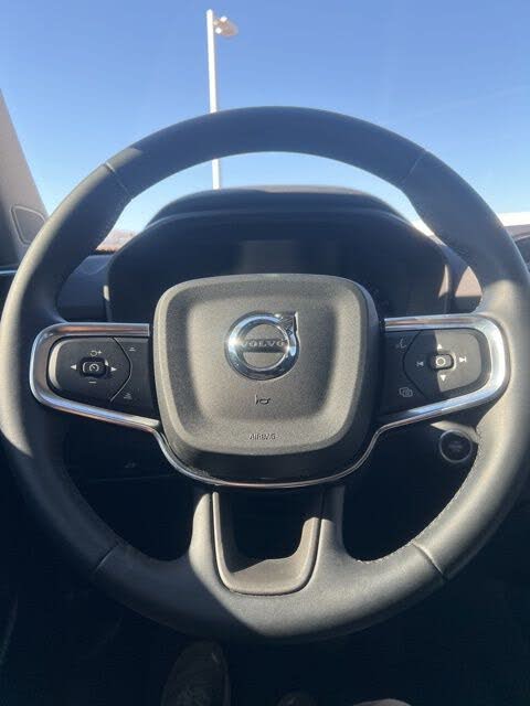 2025 Volvo XC40