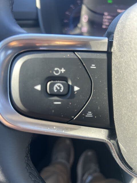 2025 Volvo XC40