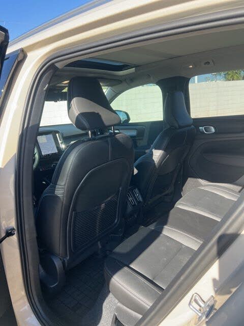 2025 Volvo XC40