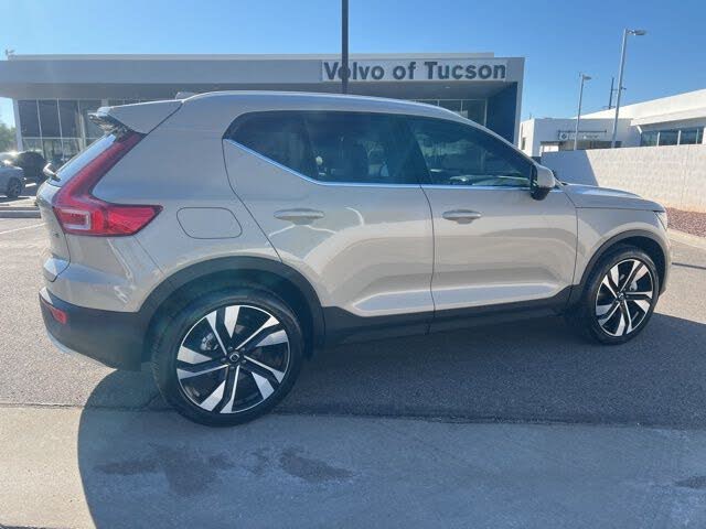 2025 Volvo XC40