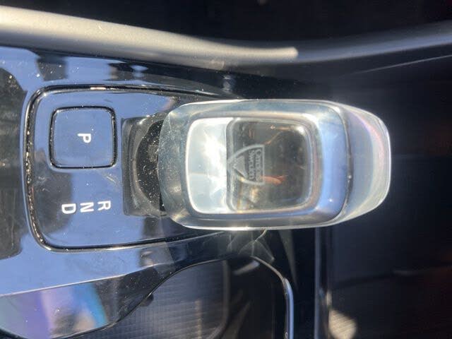 2025 Volvo XC40