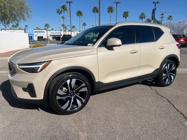 2025 Volvo XC40