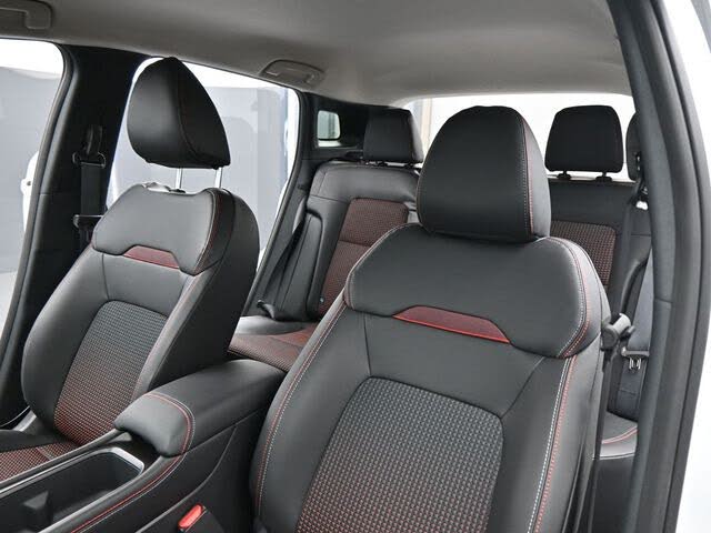 2025 Nissan Kicks