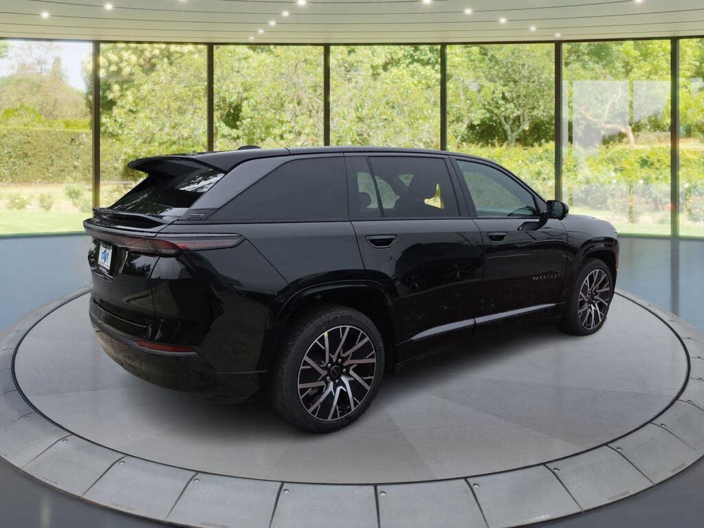 2025 Jeep Wagoneer S