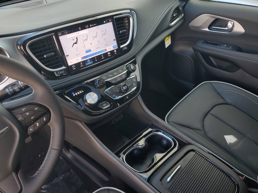 2025 Chrysler Pacifica