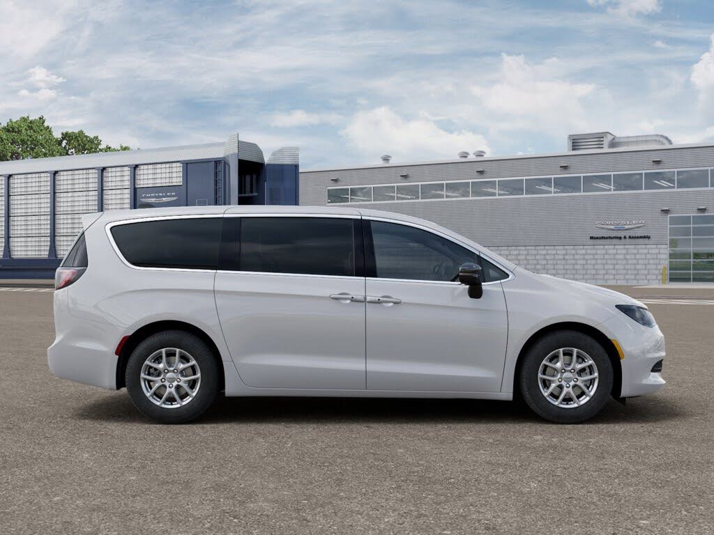 2026 Chrysler Voyager