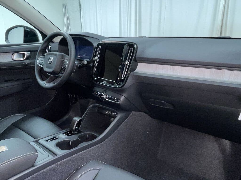 2026 Volvo XC40