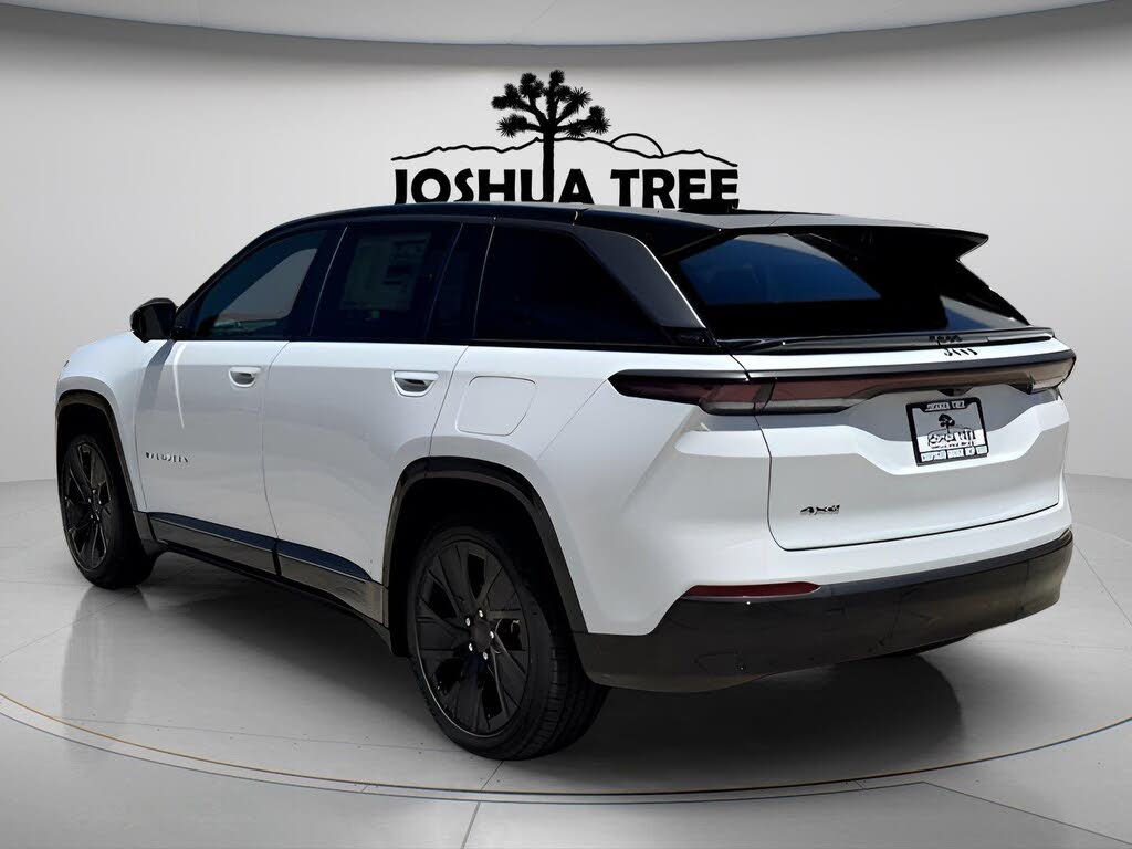 2025 Jeep Wagoneer S