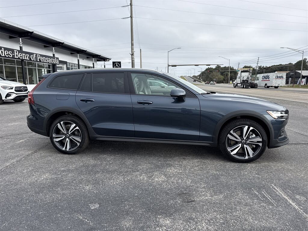 2026 Volvo V60 Cross Country