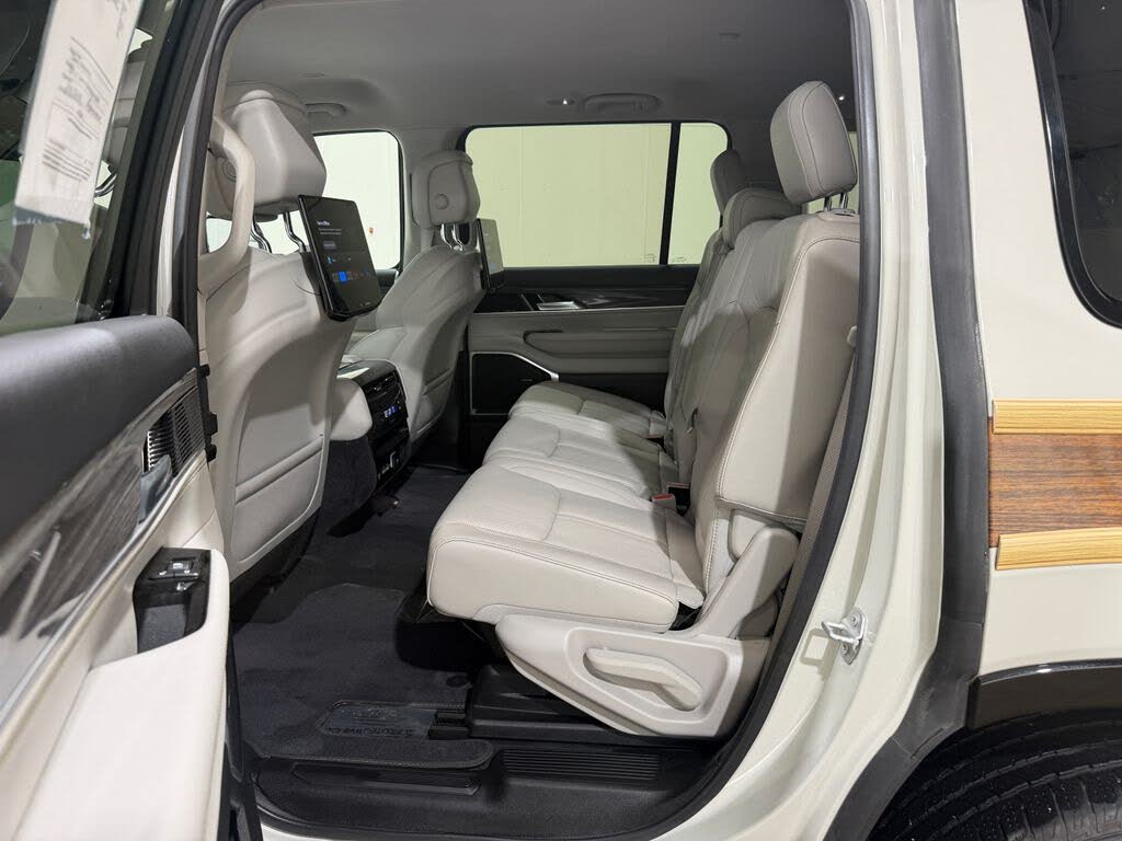 2022 Jeep Wagoneer