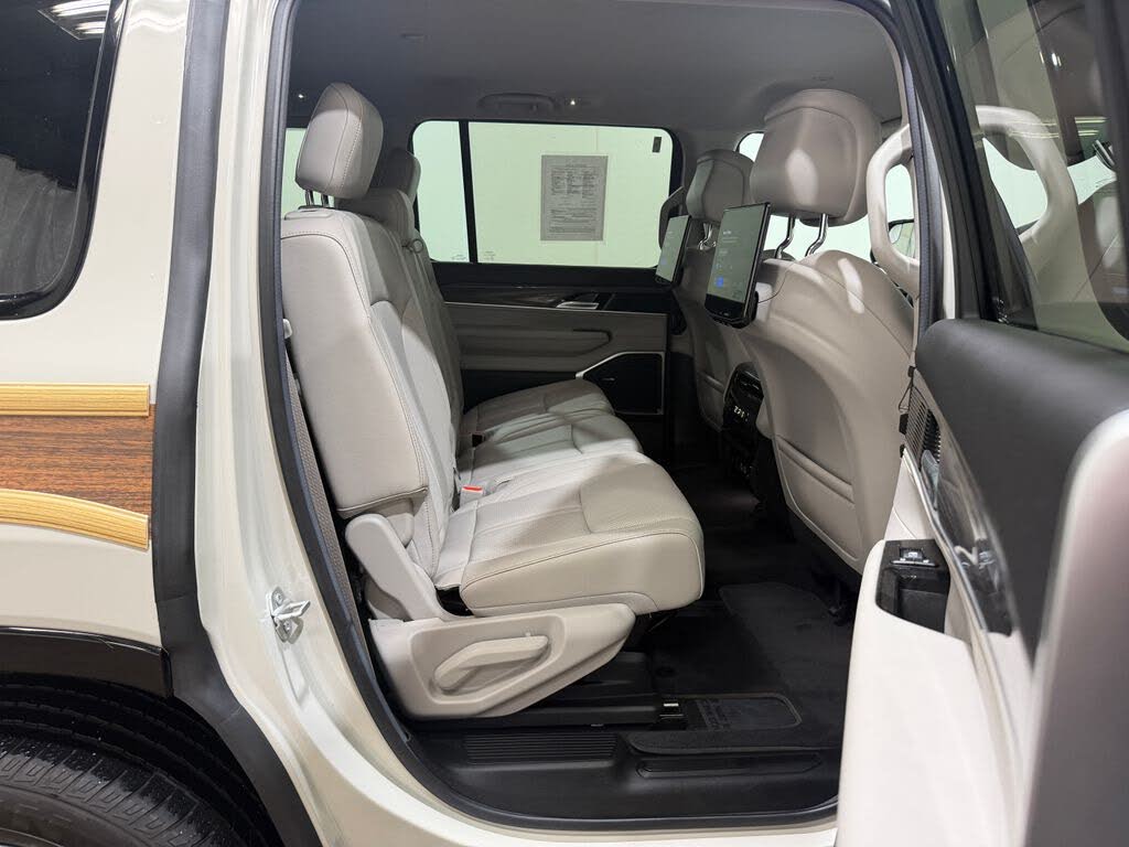 2022 Jeep Wagoneer
