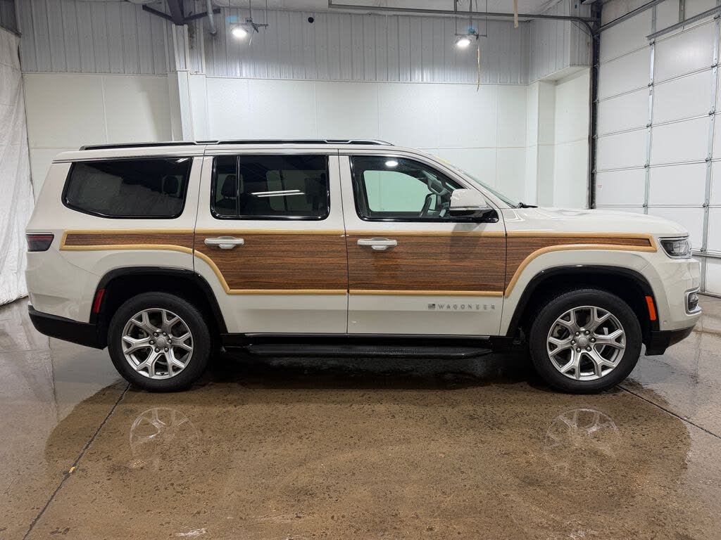 2022 Jeep Wagoneer