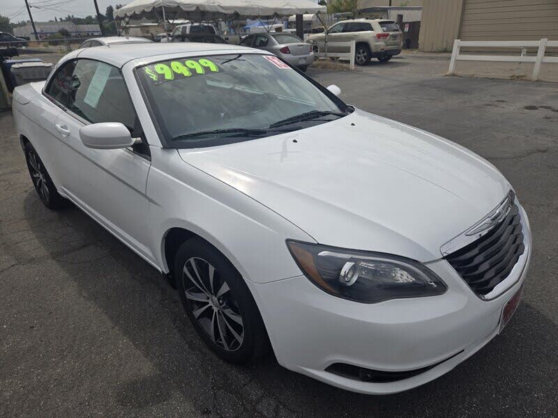 2013 Chrysler 200