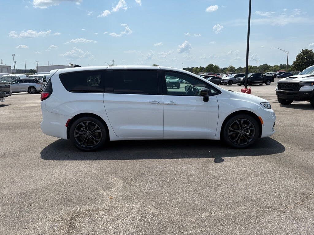 2026 Chrysler Pacifica