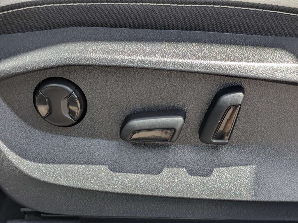 2025 Volkswagen Taos
