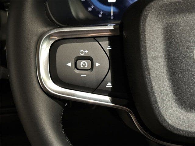 2025 Volvo XC40