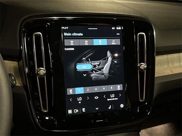 2025 Volvo XC40