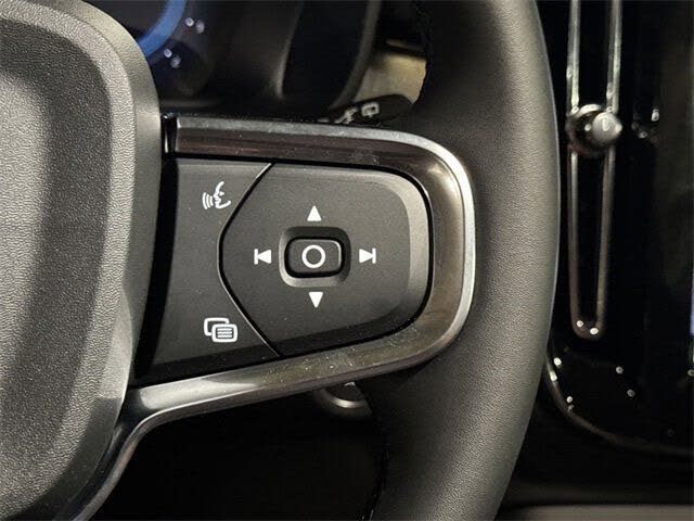 2025 Volvo XC40
