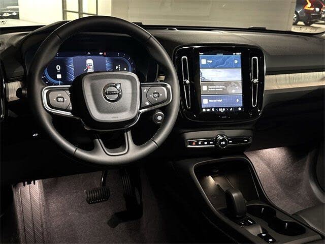 2025 Volvo XC40