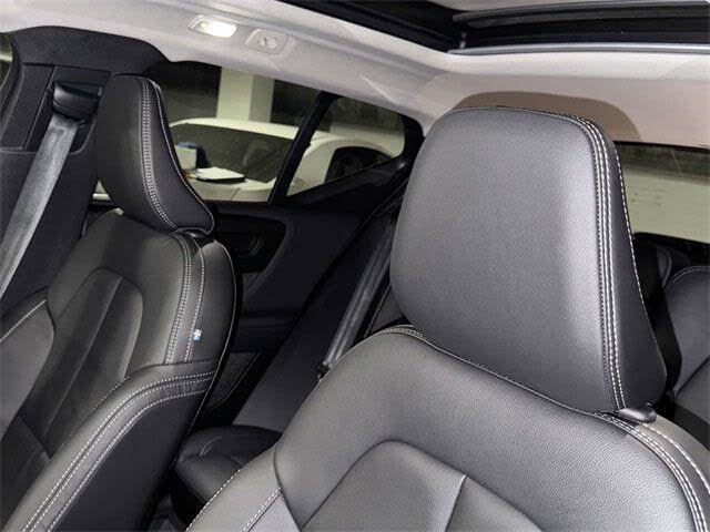 2025 Volvo XC40