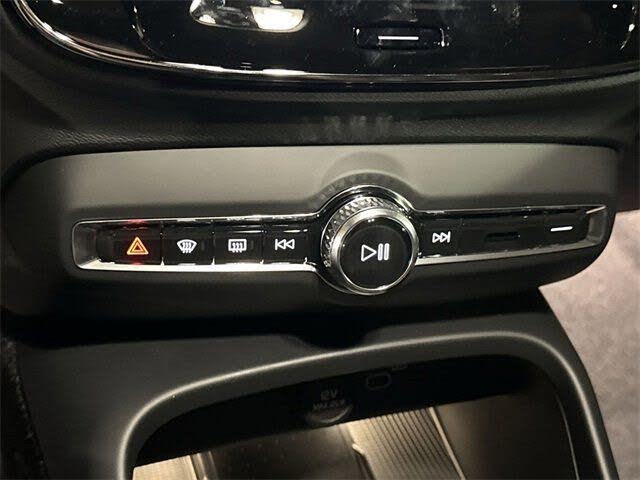 2025 Volvo XC40