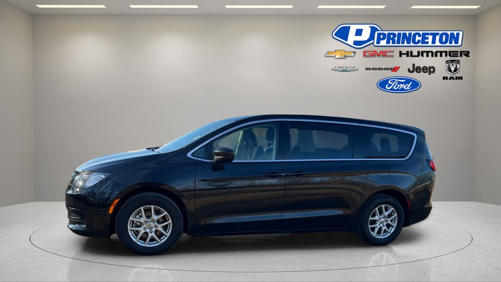 2023 Chrysler Voyager