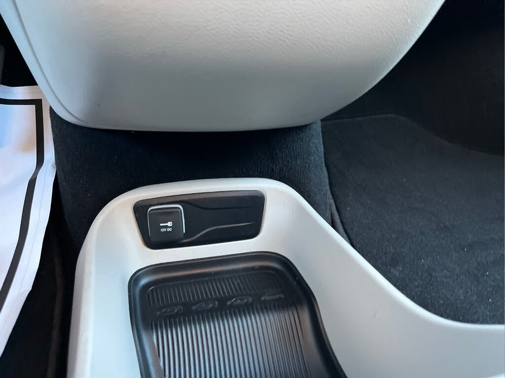 2023 Chrysler Voyager