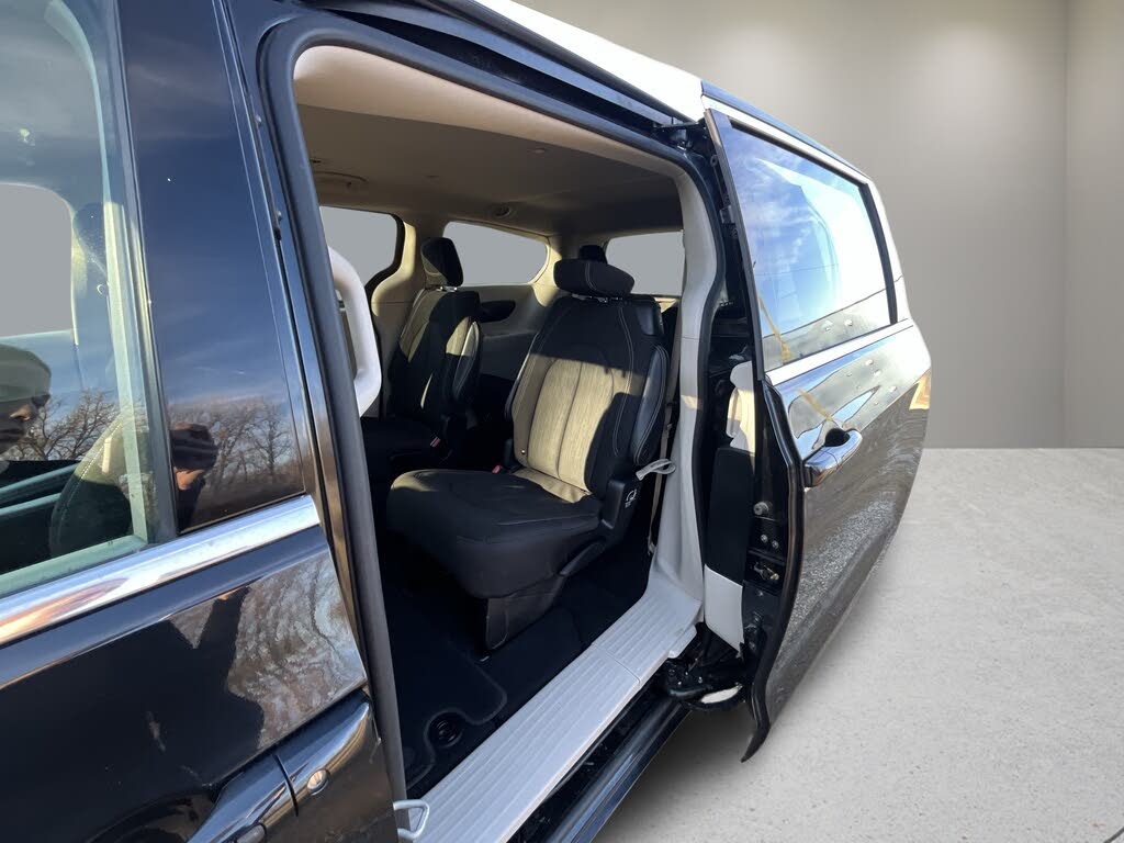 2023 Chrysler Voyager
