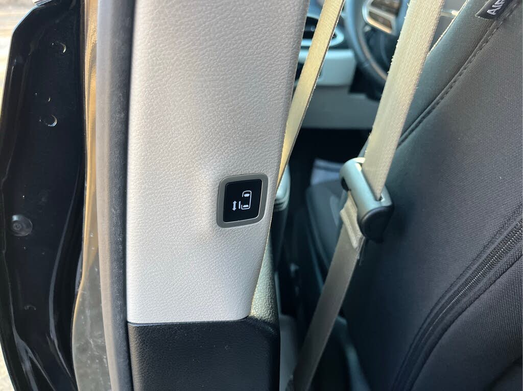 2023 Chrysler Voyager