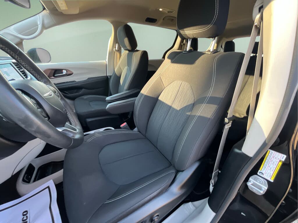 2023 Chrysler Voyager
